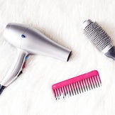 Stylinggeräte für die Haare in Aktion