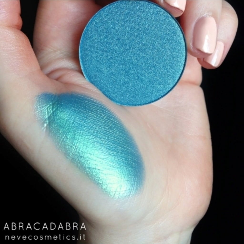 Neve Cosmetics Single Eyeshadow - Shades of Color Blue - Abracadabra