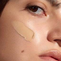 MÁDARA Organic Skincare SKINONYM Semi-Matte Peptide Foundation - 35 True Beige