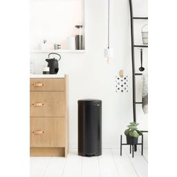 Treteimer Newicon 30 L mit Kunststoffeinsatz - Matt Black