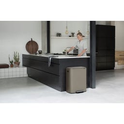 Bo Treteimer mit Kunststoffeinsatz, 60 Liter - Platinum