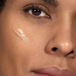 MÁDARA Organic Skincare SKINONYM Semi-Matte Peptide Foundation