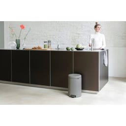 NewIcon - Pattumiera a Pedale 20 L con Inserto in Plastica