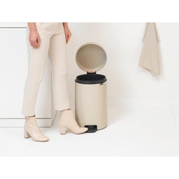 NewIcon - Pattumiera a Pedale 20 L con Inserto in Plastica