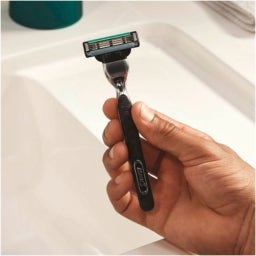 Gillette Razor Mach3 + 8 System Blades - 1 Pc